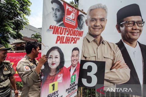 Bawaslu Kota Depok secara serentak tertibkan APK yang melanggar dan membahayakan