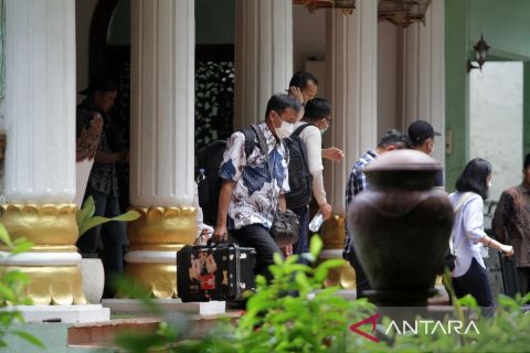 Penyidik KPK geledah rumah dinas Bupati Sidoarjo