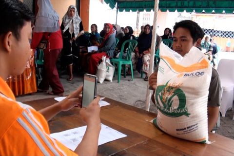 7.875 Penerima manfaat di Kota Palangka Raya terima bantuan pangan