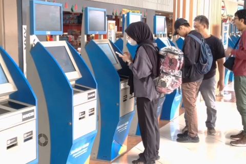 Arus balik di Soetta, penumpang terbantu layanan check-in mandiri
