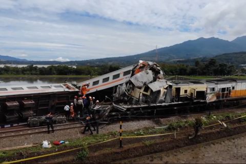 Saksi warga sempat mengira Insiden tabrakan kereta sebagai gempa bumi