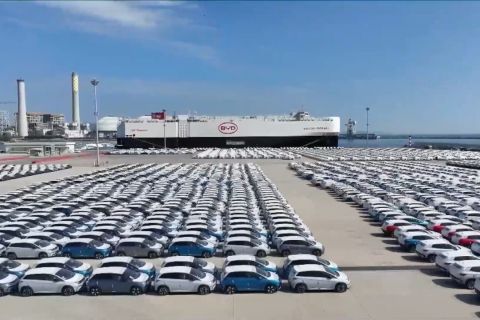 Hadapi lonjakan ekspor, produsen mobil China bentuk armada mandiri