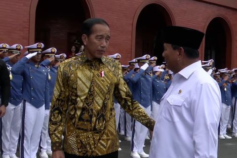 Jokowi minta calon perwira TNI AD waspadai disrupsi teknologi