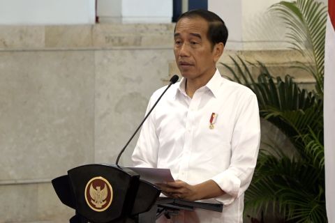 Jokowi minta menteri kabinet lanjutkan program bansos