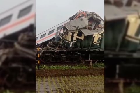 KA Turangga dan KRD Baraya tabrakan di petak Cicalengka-Haurpugur