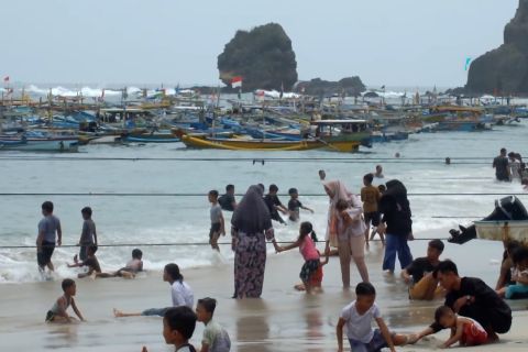 Liburan akhir tahun tanpa kecelakaan laut di pantai selatan Jember