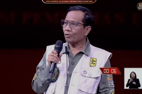 Mahfud janji kembalikan hak rakyat, akhiri debat dengan dalil dan lagu