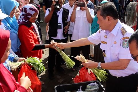 Pemkot Pontianak gelar operasi pasar jaga stabilitas harga jelang HBKN