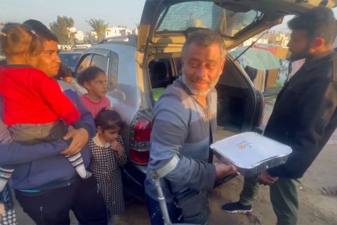 Pemuda Palestina cari bantuan untuk warga Gaza di pengungsian