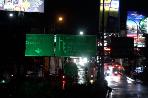 Perayaan malam Tahun Baru di Puncak diramaikan 50.000 kendaraan