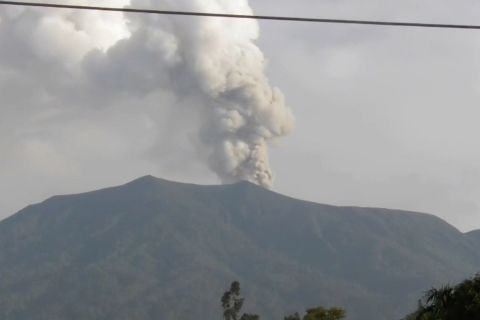 PVMBG naikkan status Gunung Marapi ke level siaga