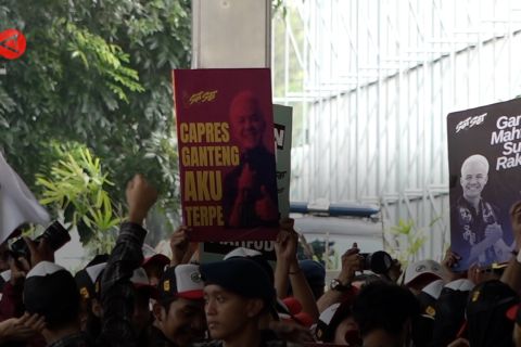 Ratusan relawan pendukung  paslon padati lokasi debat cawapres kedua