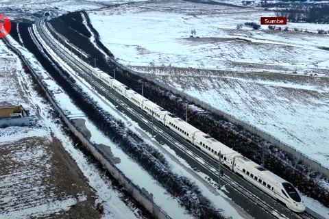 Kehadiran kereta cepat yang mudahkan warga ke Gunung Changbai