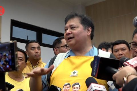 Tanggapi makan malam Jokowi-Prabowo, Airlangga: Pemerintah netral