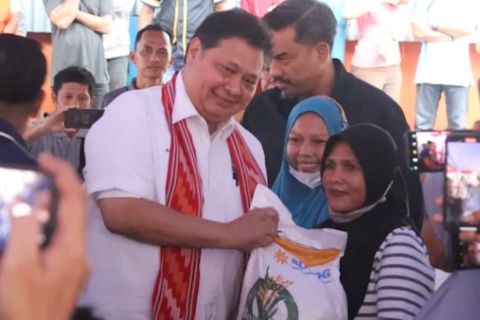 Menko Perekonomian distribusikan 21.000 ton bantuan pangan di Kalbar
