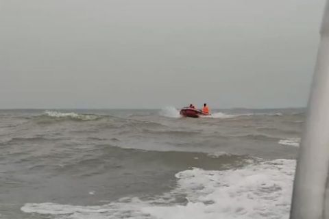 Kapal cepat terbalik di Timika, dua penumpang dicari tim SAR