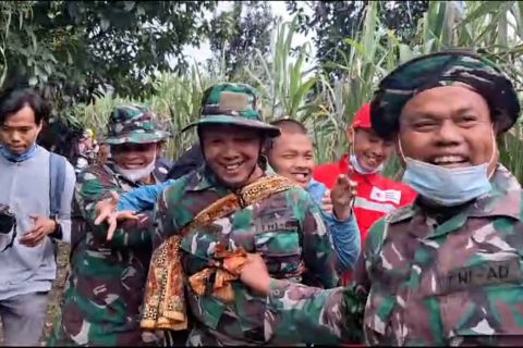 Warga disabilitas dievakuasi tim gabungan dari zona merah Marapi