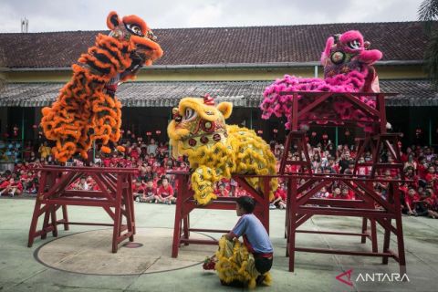 Serunya atraksi barongsai di sekolah
