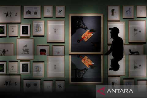 Pameran Sejauh Ini karya Goenawan Muhammad digelar di Lawangwangi, Bandung Barat