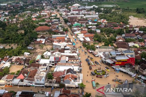 Jalan Semarang-Purwodadi lumpuh karena banjir