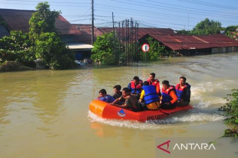 Jalur pantura Demak - Kudus terputus akibat banjir