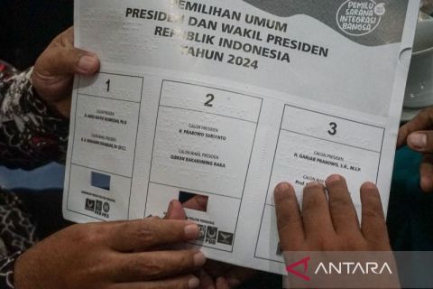 Sosialisasi pencoblosan surat suara untuk tunanetra