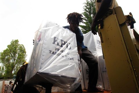 Menengok distribusi logistik Pemilu 2024 di Wamena