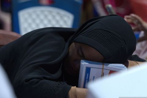 Petugas KPPS kelelahan