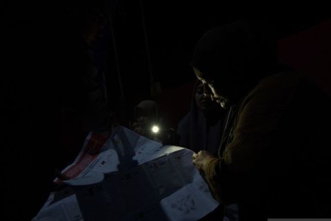 Perhitungan suara hingga dini hari di Konawe Selatan