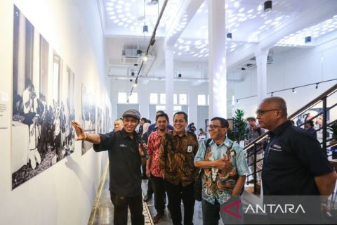 Pembukaan pameran foto Pers Demo-Krasi dan Pembangunan