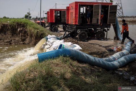 Pompa air bergerak percepat penanganan banjir Demak