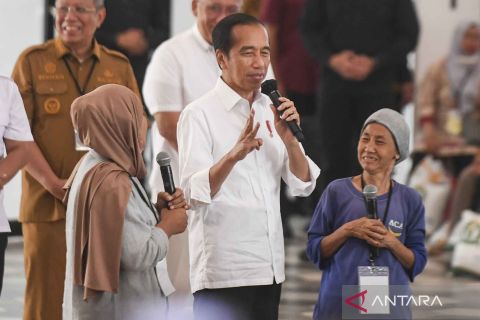 Presiden salurkan bantuan beras di Tangerang Selatan