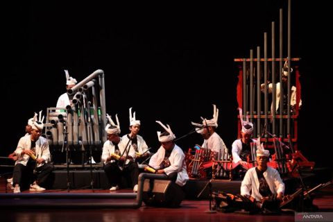 Pentas alat musik berbahan pipa PVC