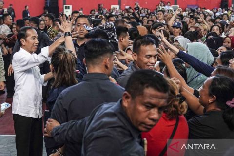 Presiden bersilaturahim dengan nasabah PNM Mekaar