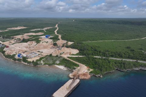 Aktivitas penambangan batu gamping