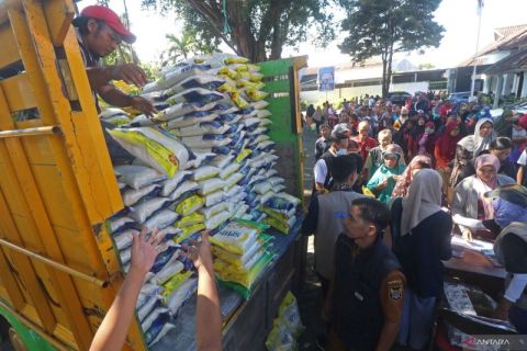 Operasi pasar beras di Kediri