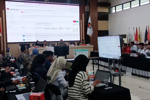 Hari pertama KPU Surabaya lakukan rekapitulasi suara Pemilu 2024