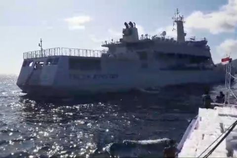 Kapal perang TNI AL distribusikan logistik Pemilu di Maluku Barat Daya