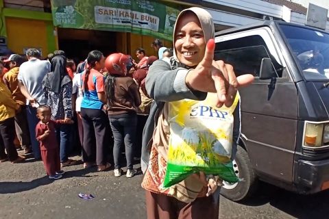 Harga beras melejit, warga Temanggung serbu beras SPHP
