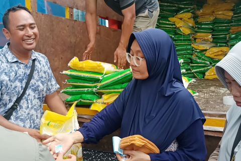 Jatim gencarkan pasar murah di tengah fluktuasi harga bahan pokok
