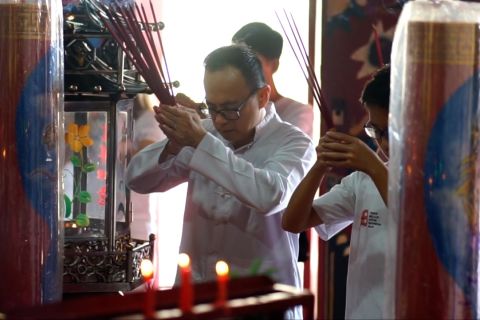 Melihat sembahyang akhir tahun di Kelenteng Thian Hou Kiong