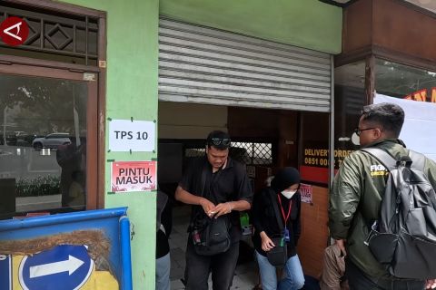 Menyulap rumah makan Padang di Bogor jadi TPS