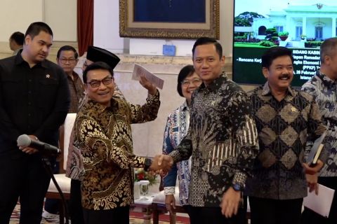 Momen AHY salaman dengan Moeldoko, Sri Mulyani datangi kursi Prabowo