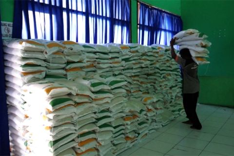 Pemkot Pekalongan mulai salurkan bantuan cadangan pangan