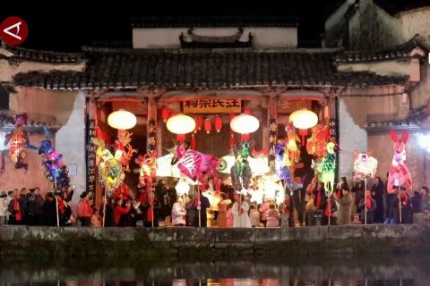 Pertunjukan lampion hewan-hewan zodiak digelar di China timur