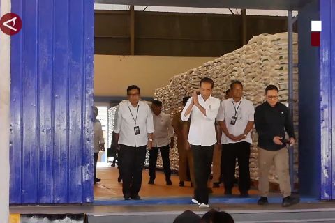 Presiden Jokowi instruksikan distribusi stok beras ke pasar