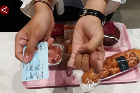 Pemilih pemula di Surabaya manfaatkan makan gratis usai mencoblos