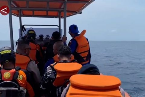 Tim SAR cari Brimob Polda Malut yang terjatuh dari KM Al Sudais