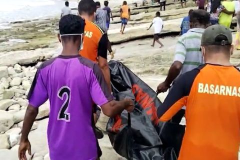 Tim SAR evakuasi jasad bocah yang jatuh dari KM Sabuk Nusantara 106