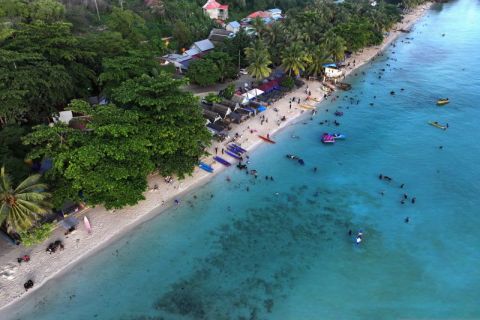 Wisata Pantai Nirwana Baubau